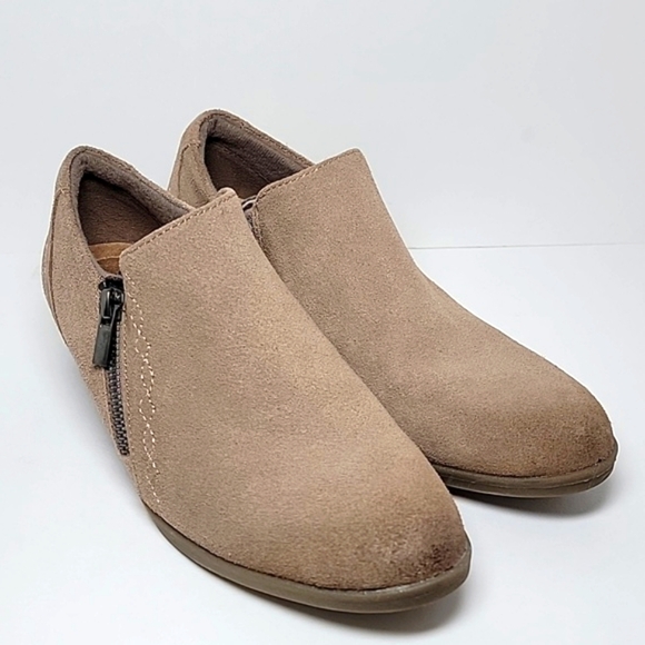 Earth Origins Collette Caitlyn Taupe Suede Ankle Booties Women’s 6.5 Zip Pointed - Picture 1 of 14